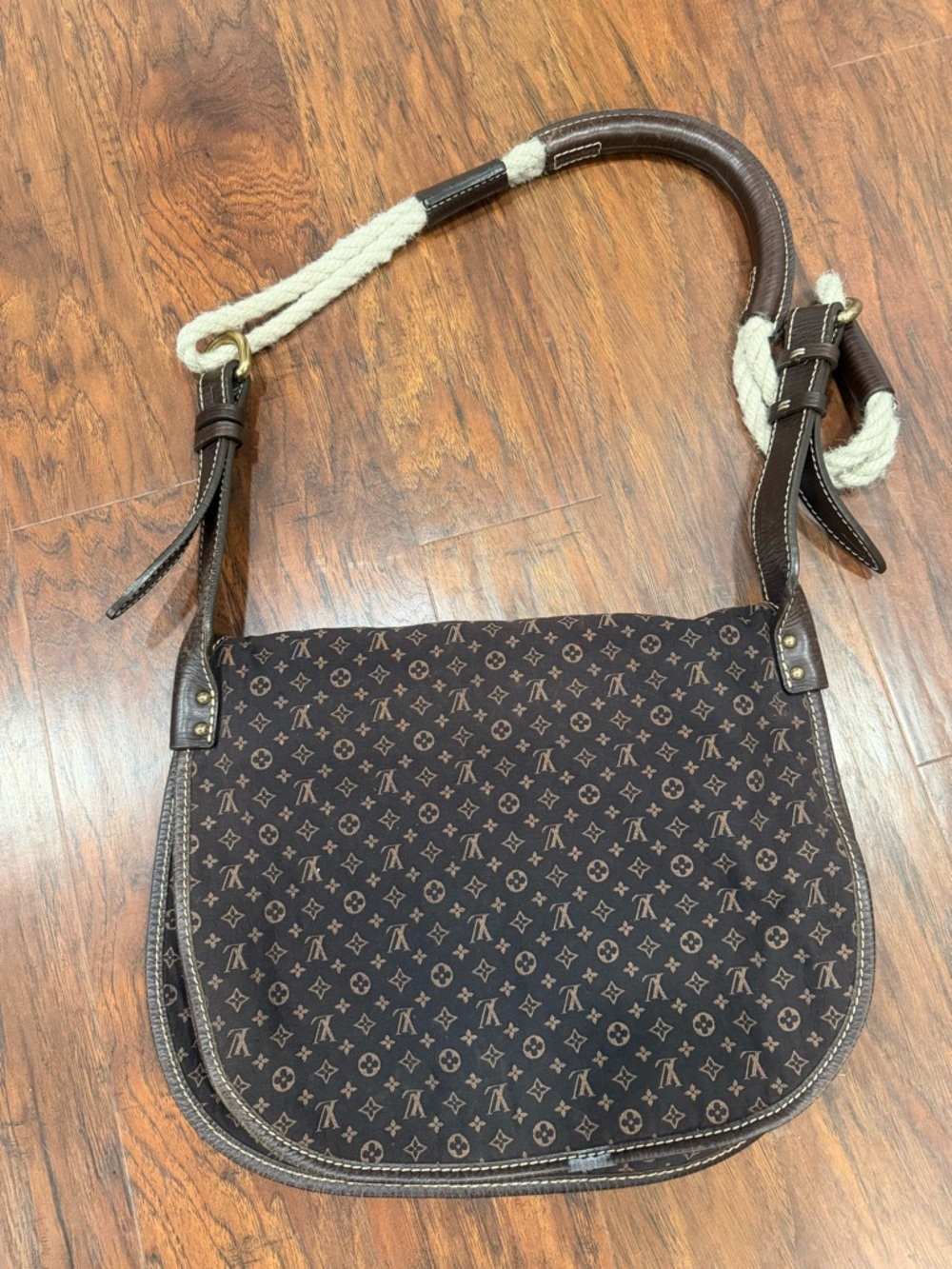 Louis Vuitton Brown Monogram Crossbody with Red and Gold Accent - Picture 6 of 10